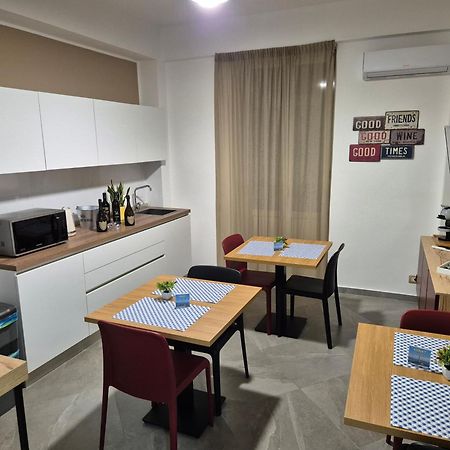 Casa Dello Stretto Hotel เมสซีนา ภายนอก รูปภาพ